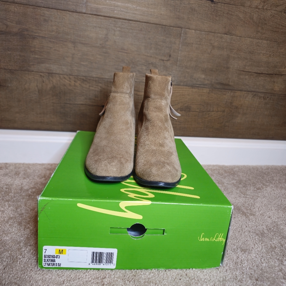 Sam & Libby Neutral Light Brown Suede Ankle Booties Size 7